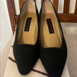 Sophisticated Black Textured Loafers with Pointed Toe